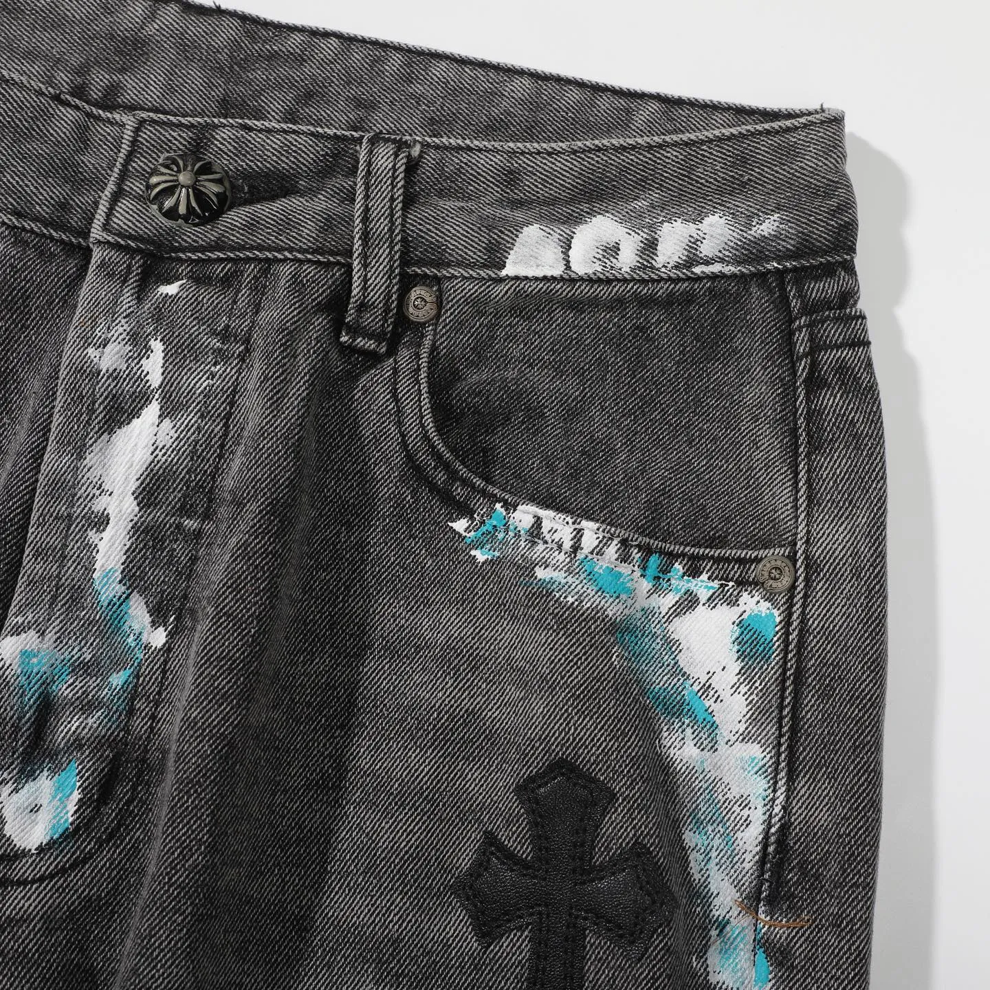 P340 top version GALLERY DEPT & Chrome hearts washed jeans with co-branded blue, yellow, black, white and multi-color stitching. Really restores the ultimate vintage texture. Three-dimensional version. Loose and comfortable, not picky about body shape. Makes taller and slimmer. Factory Seiko. Original factory quality control. Same style for men and women. Can be matched with couples. Versatile recommendation. Must-have jeans for all seasons. Fashionistas have been disappointed. From the quality selection of fabrics, the tailoring of details, and the matching of patterns, they are all impeccable! It is so handsome when worn...men, women, old and young can easily wear it! The craftsmanship is made of heavy-duty washed pure cotton denim fabric. After washing, it is soft and thick and looks very stylish when worn. Color: black Size: 28 30 32 34 36